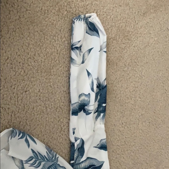 Hollister Floral Print Blouse - Picture 2 of 3